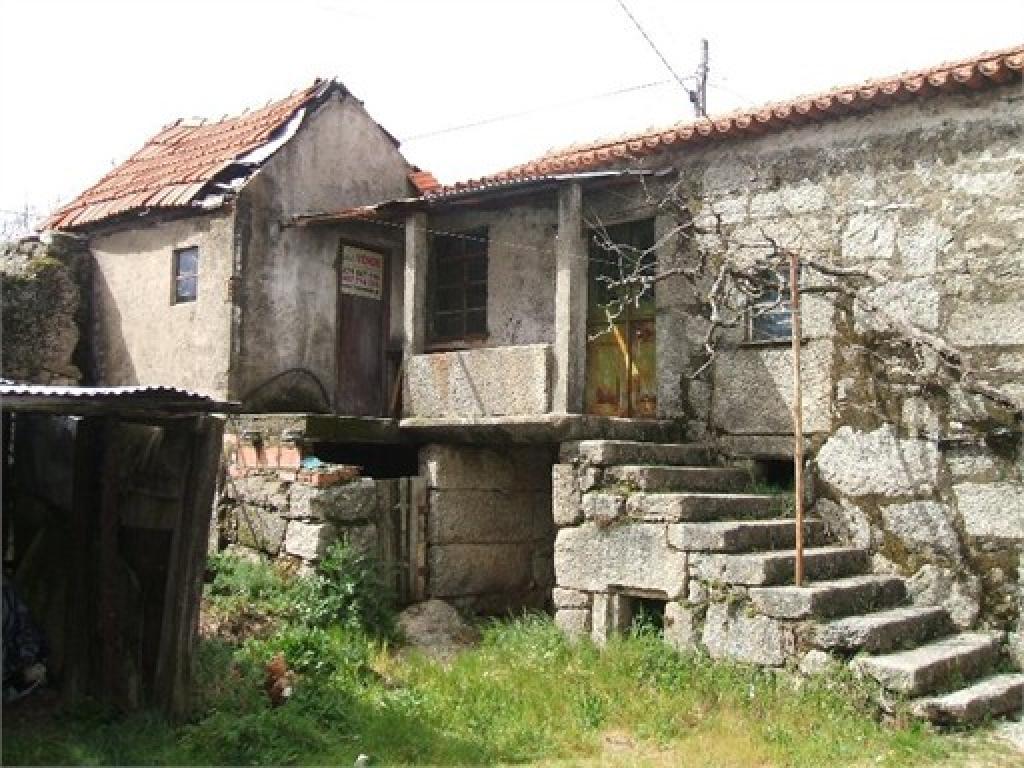 <b>Moradia - V2</b><br/><b>Venda : 25.000,00 €</b><br/>