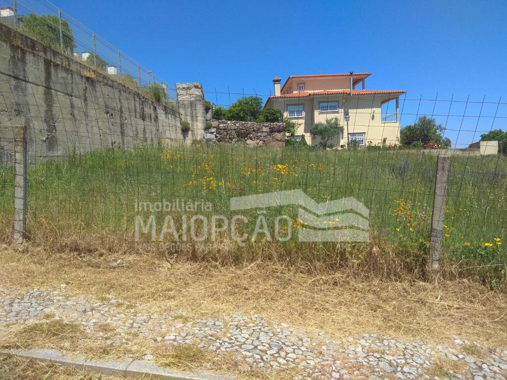 <b>Terreno urbano</b><br/><b>Venda : 111.000,00 €</b><br/>